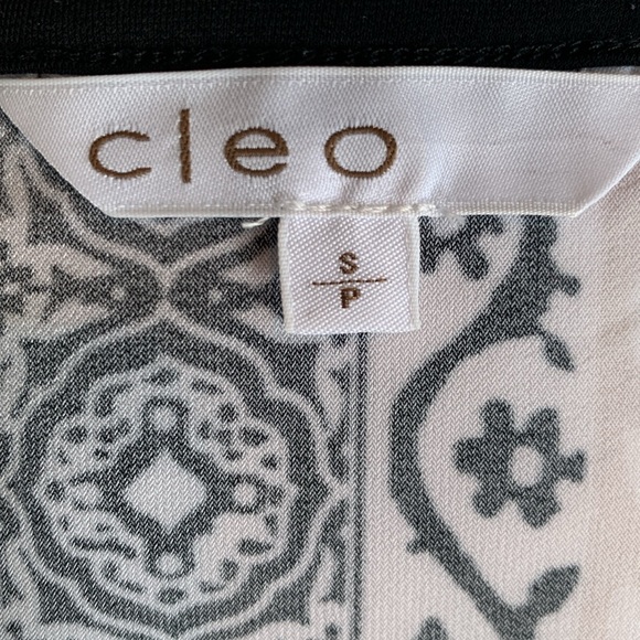 CLEO WOMEN’S V-NECK TOP w/ OFF THE SHOULDER SLEEVES - Picture 15 of 16